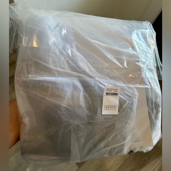 Avenue Mila Ankle Boot - Picture 9 of 9